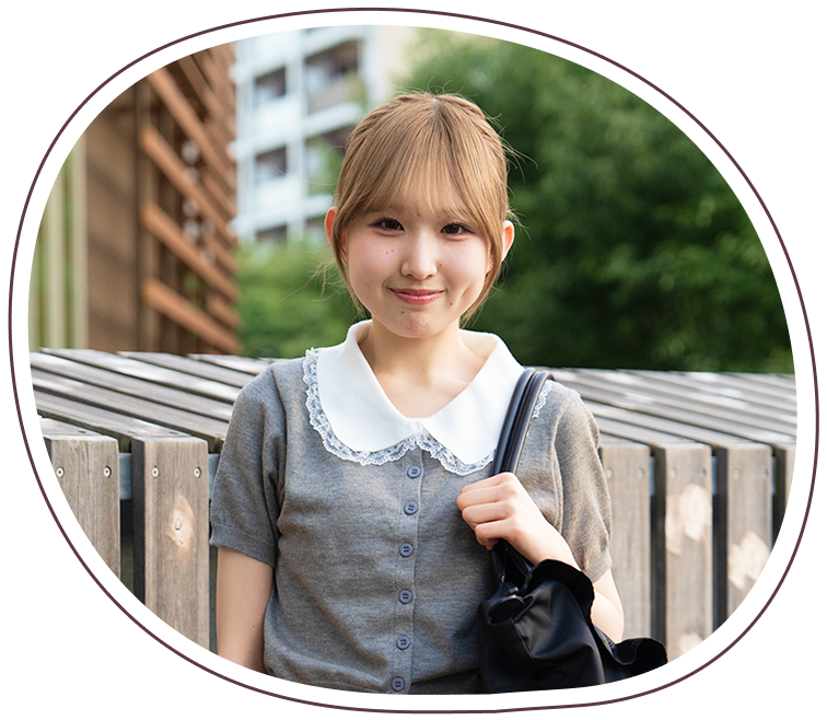 ホールで働く先輩スタッフ