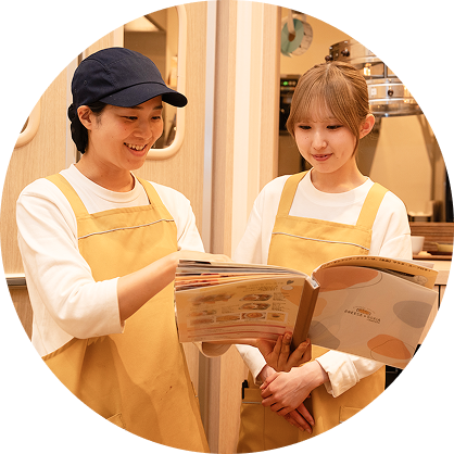 先輩がサポートする様子